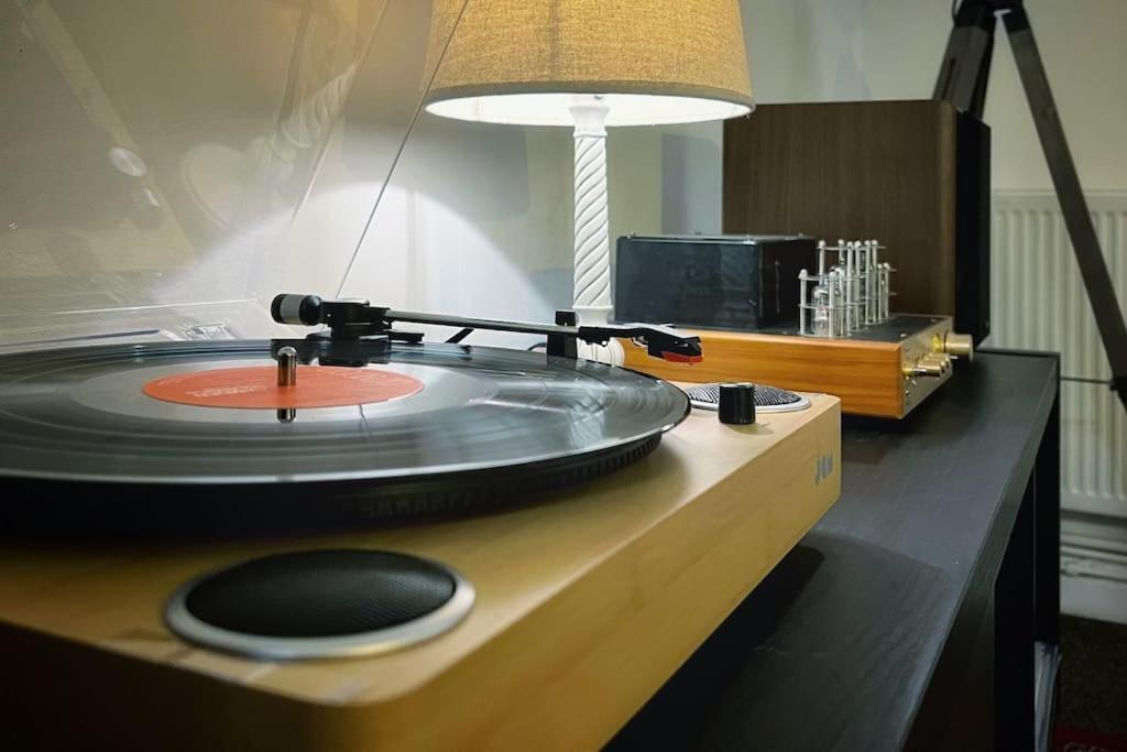 Urban Music Style Townhouse In Swansea City Center Exterior foto